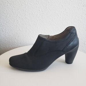 #Ecco Women's Black Nubuck Leather Zip Heel Ankle Boots